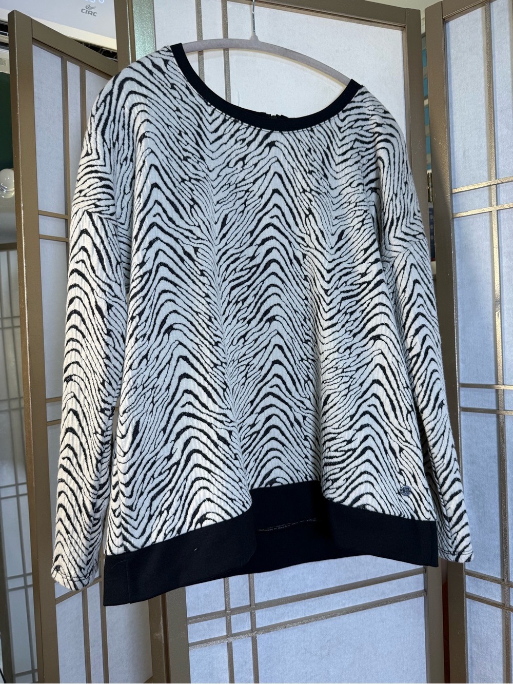 Liz Claiborne Black & White Zebra Print Pullover Sweater
